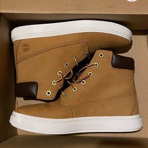 Never worn women’s Timberland LONDYN BOOTS